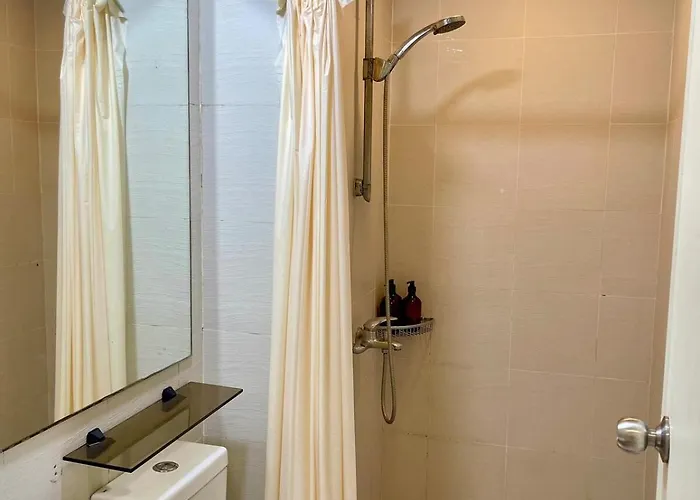 Azure View 1br Near At The Airport Apartamento